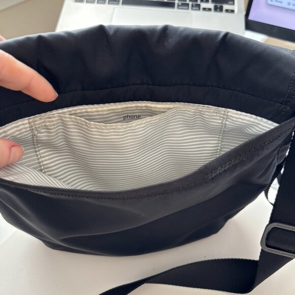 Lululemon Festival Bag- Black - Picture 4 of 5